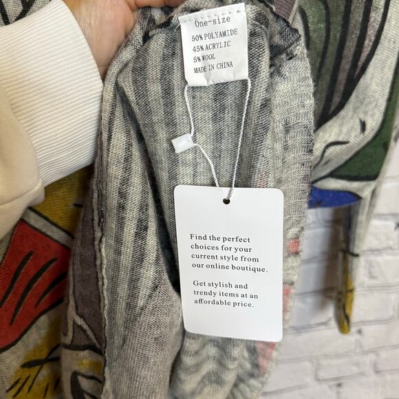 Aamilife One Size Fits All Abstract Sweater Gray with Multicolor Print NWT - Picture 5 of 8